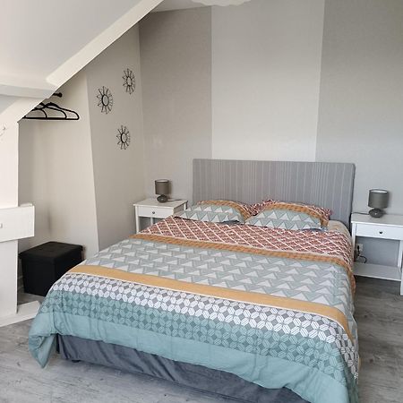 Grande Maison De Plain Pied Avec Jardin Arbore. Champignelles Bagian luar foto